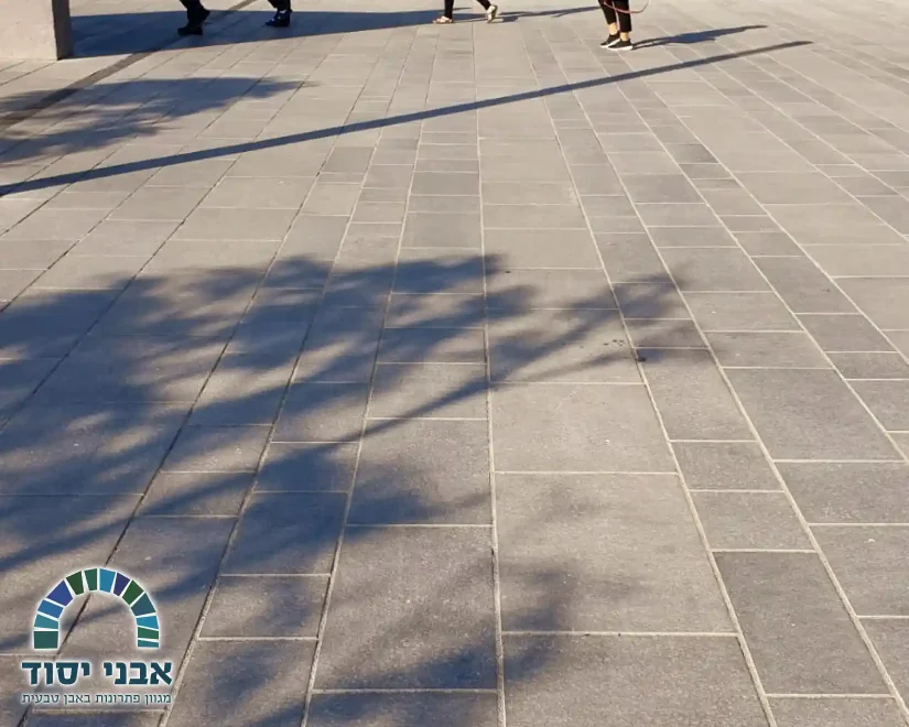 ריצוף חוץ בזלת-2_אבני יסוד