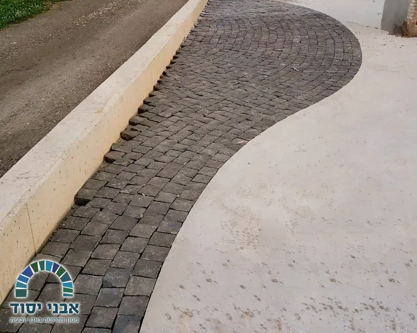 ריצוף חוץ בזלת_אבני יסוד